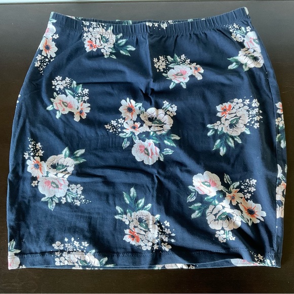 Tag Mini skirt floral print - Picture 1 of 3